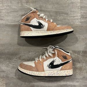 Grade School Jordan 1 Mid SE “Brushstroke” Size 7Y Used Condition No Box